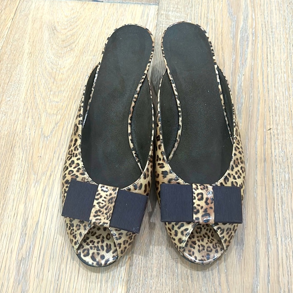 Stuart Weitzman Size 9 leopard sandal